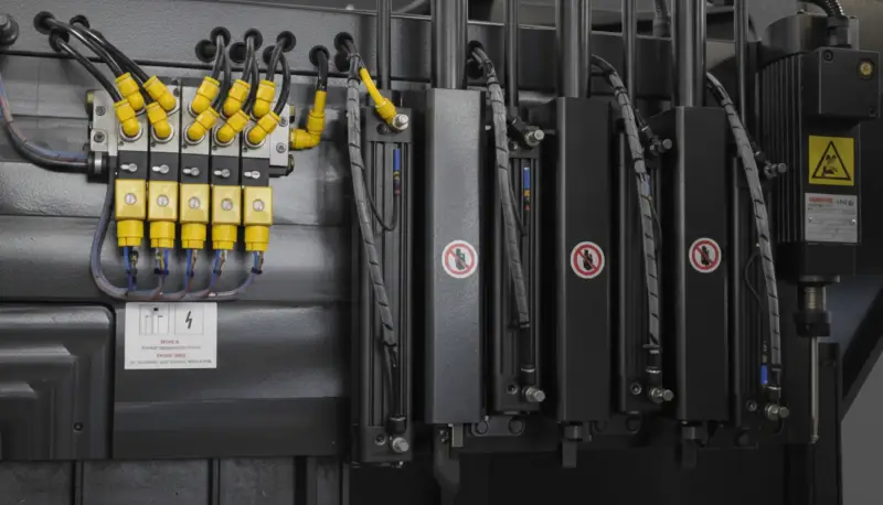 CNC विंडो कॉर्नर क्लीनिंग मशीन EVOOV