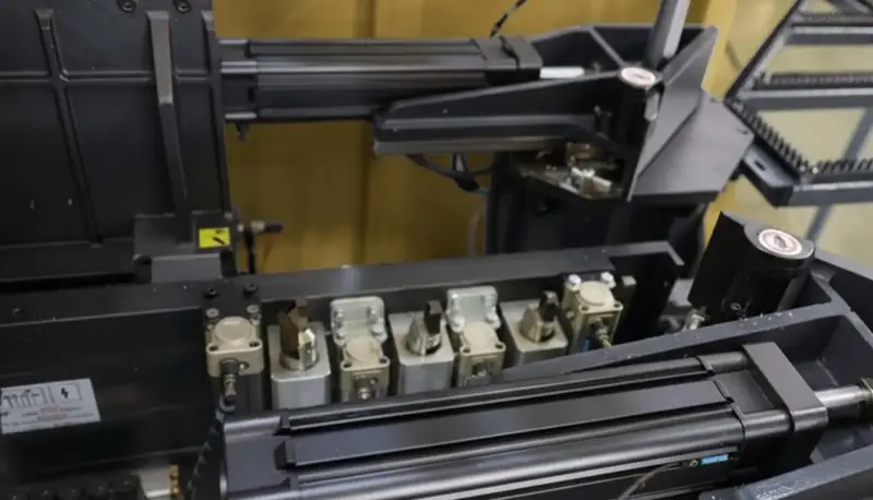 CNC विंडो कॉर्नर क्लीनिंग मशीन EVOOV